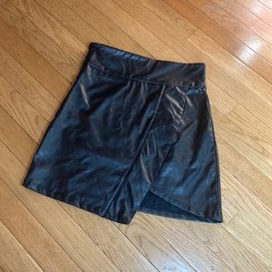 Black leather high waisted skirt! Perfect w tights and a sweater